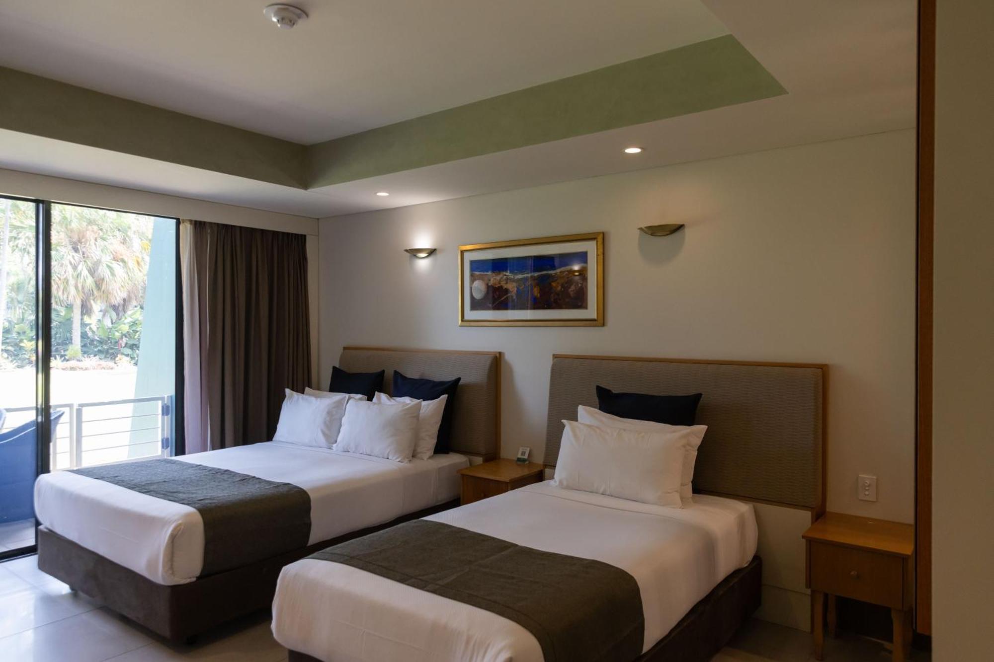 Mindil Beach Casino Resort Дарвін Екстер'єр фото Deluxe room at the resort