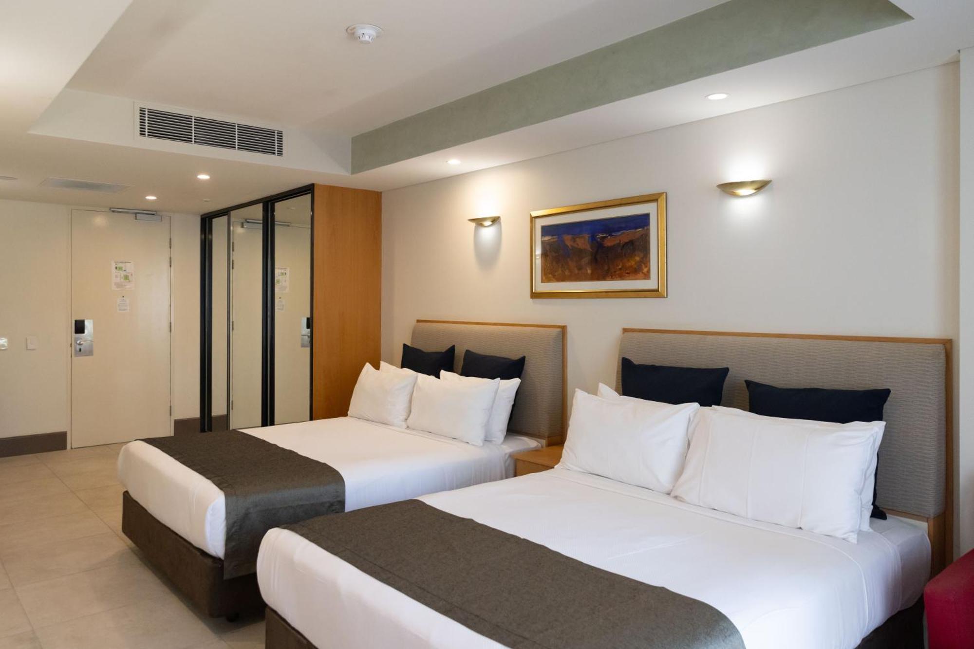 Mindil Beach Casino Resort Дарвін Екстер'єр фото A room at the hotel