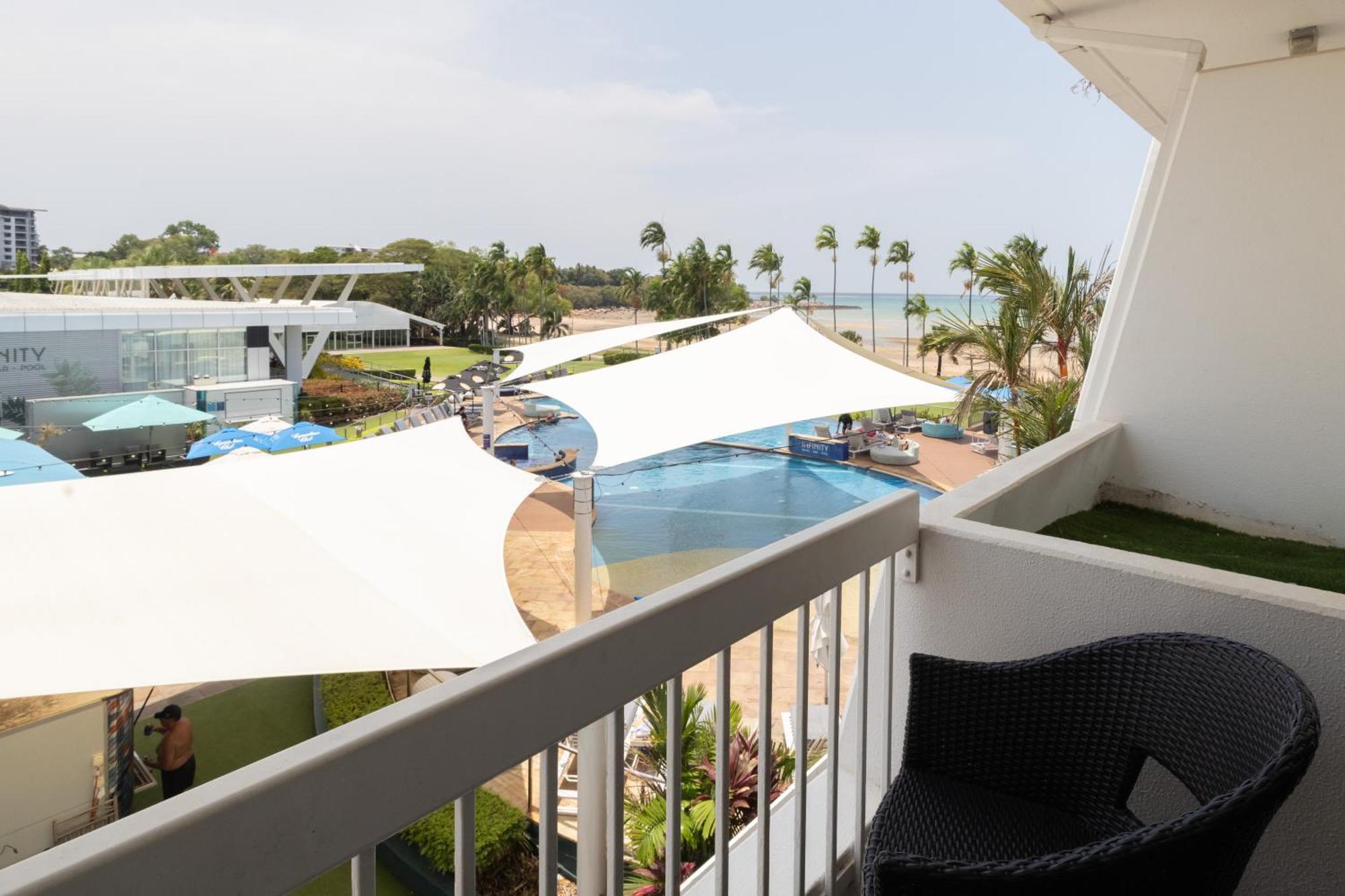 Mindil Beach Casino Resort Дарвін Екстер'єр фото View from a balcony