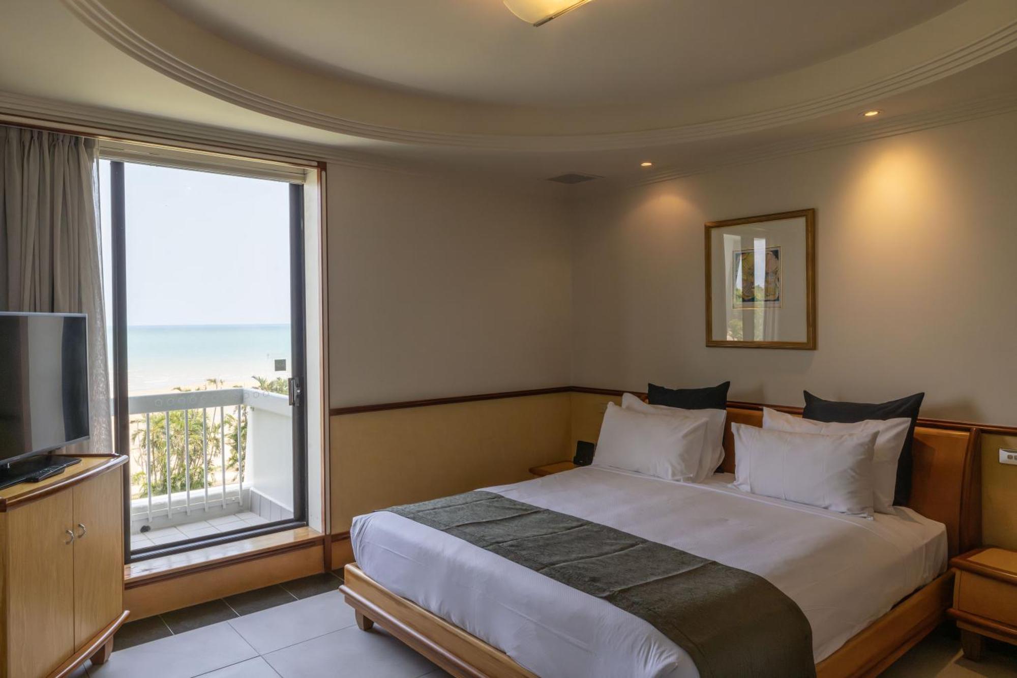 Mindil Beach Casino Resort Дарвін Екстер'єр фото A bedroom at the hotel