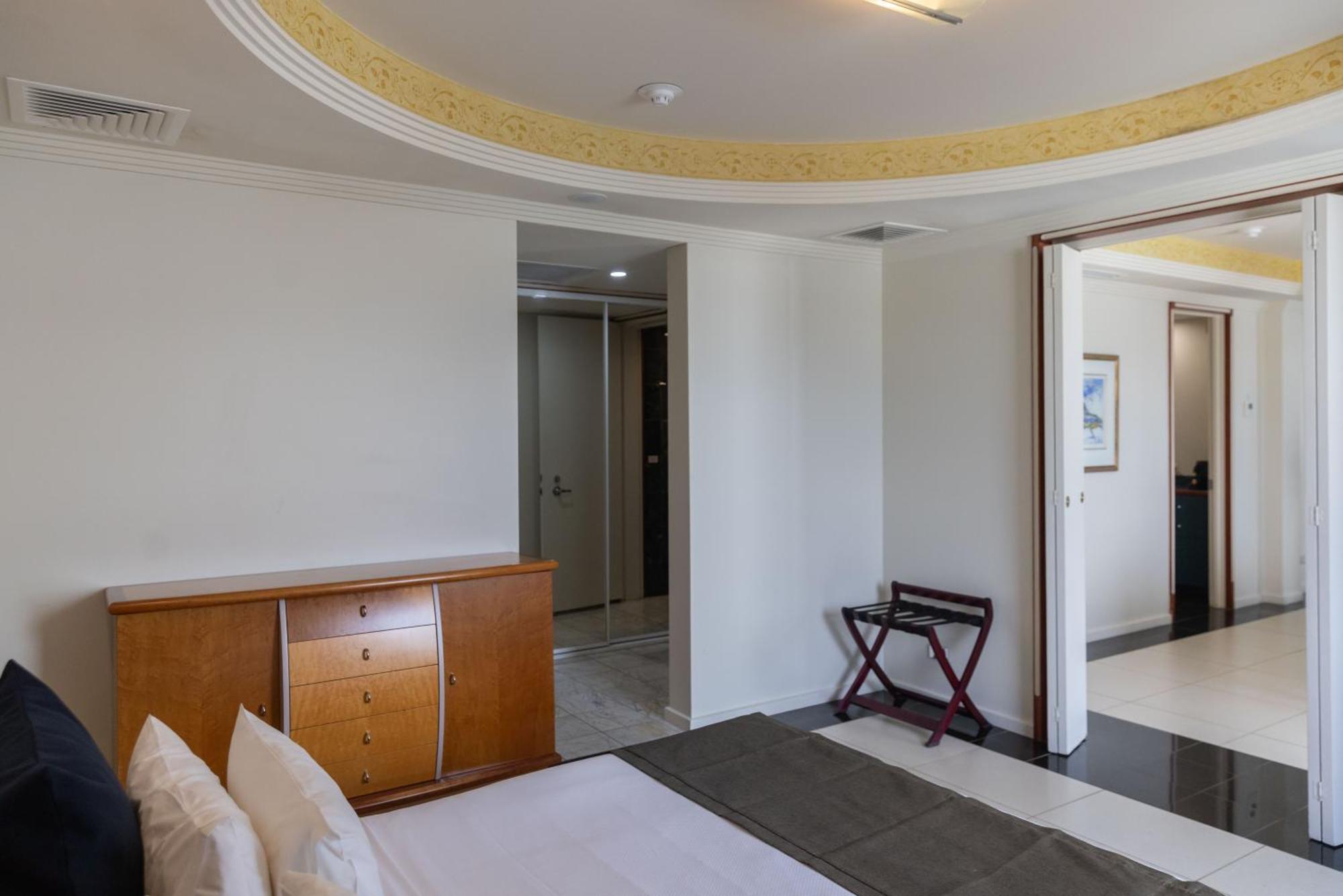 Mindil Beach Casino Resort Дарвін Екстер'єр фото A room at the hotel