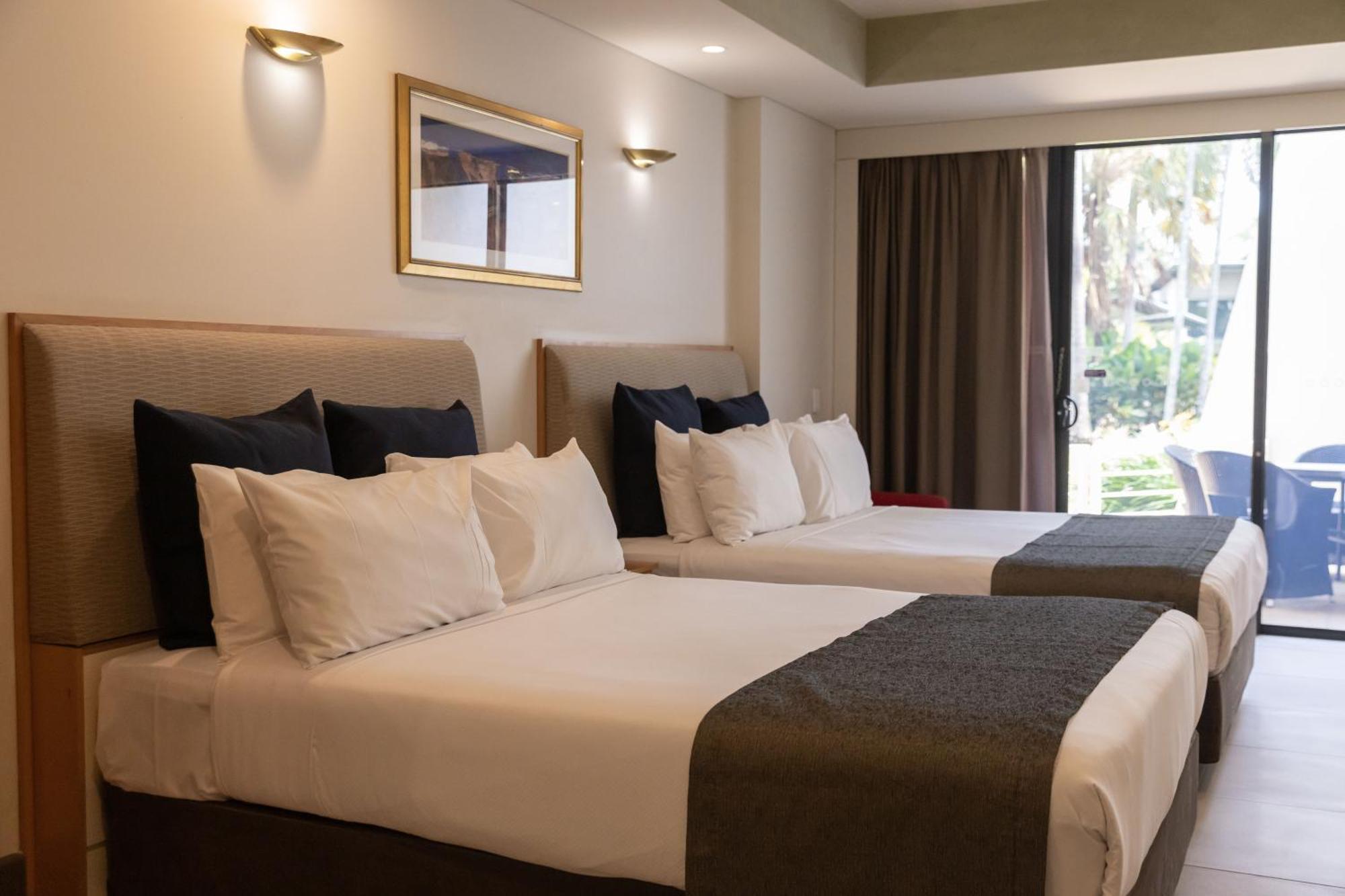 Mindil Beach Casino Resort Дарвін Екстер'єр фото A room at the hotel