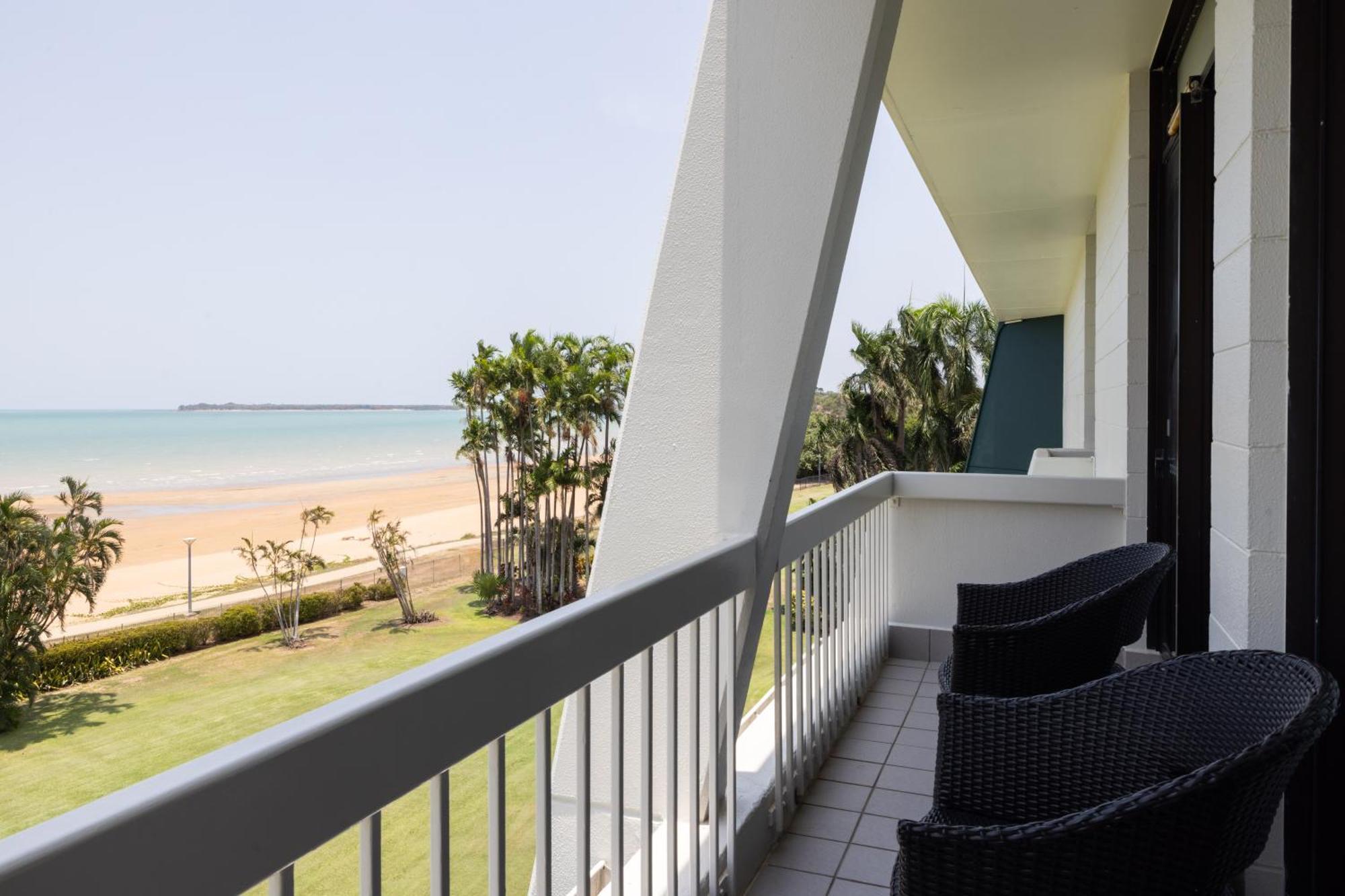 Mindil Beach Casino Resort Дарвін Екстер'єр фото A balcony