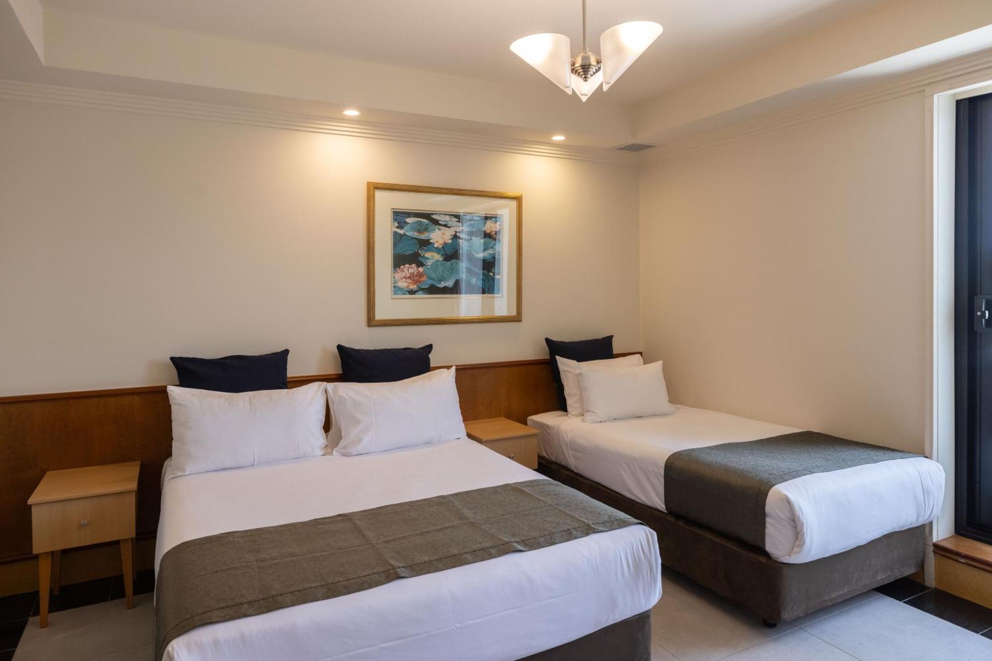 Mindil Beach Casino Resort Дарвін Екстер'єр фото A room at the hotel
