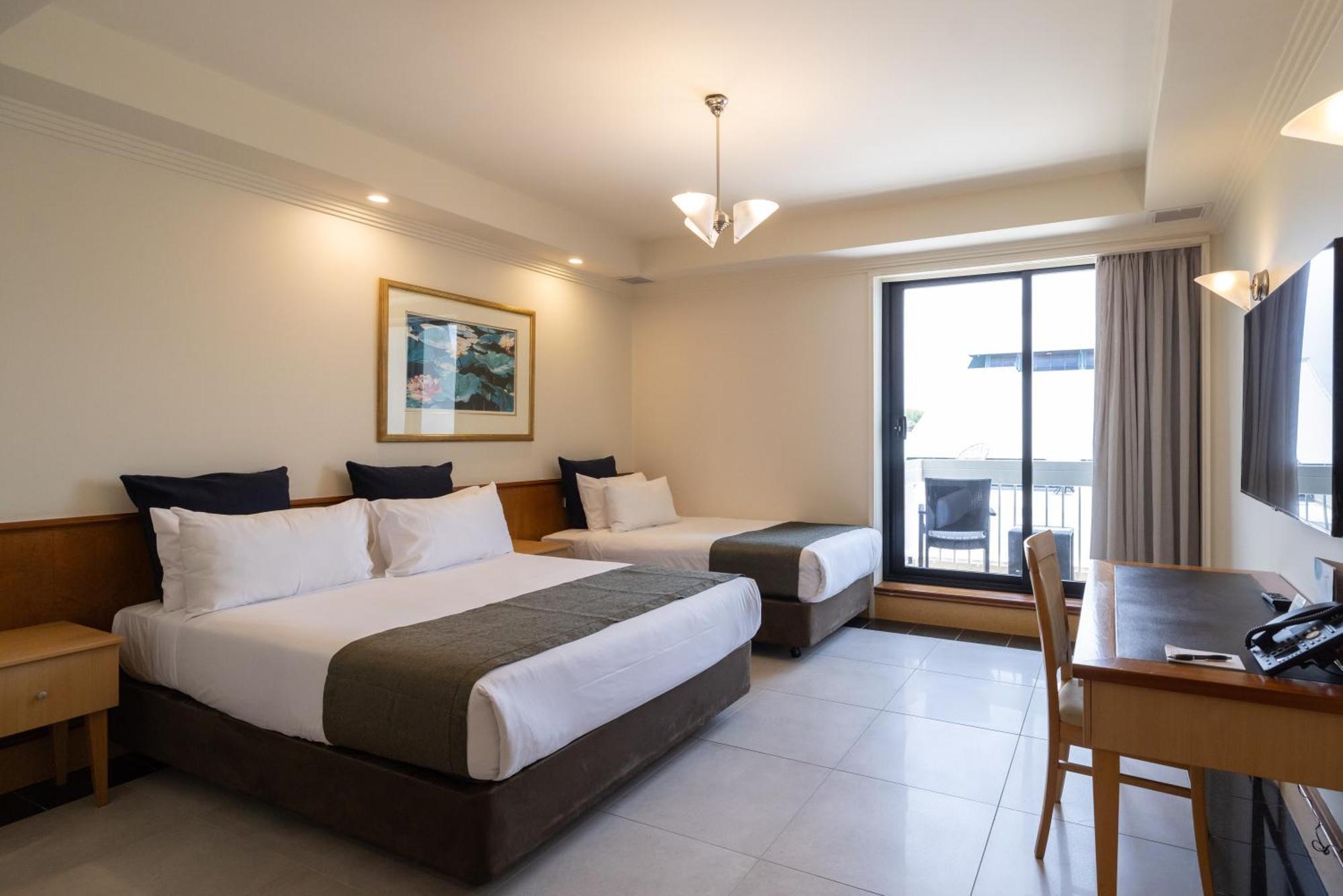 Mindil Beach Casino Resort Дарвін Екстер'єр фото A room at the hotel