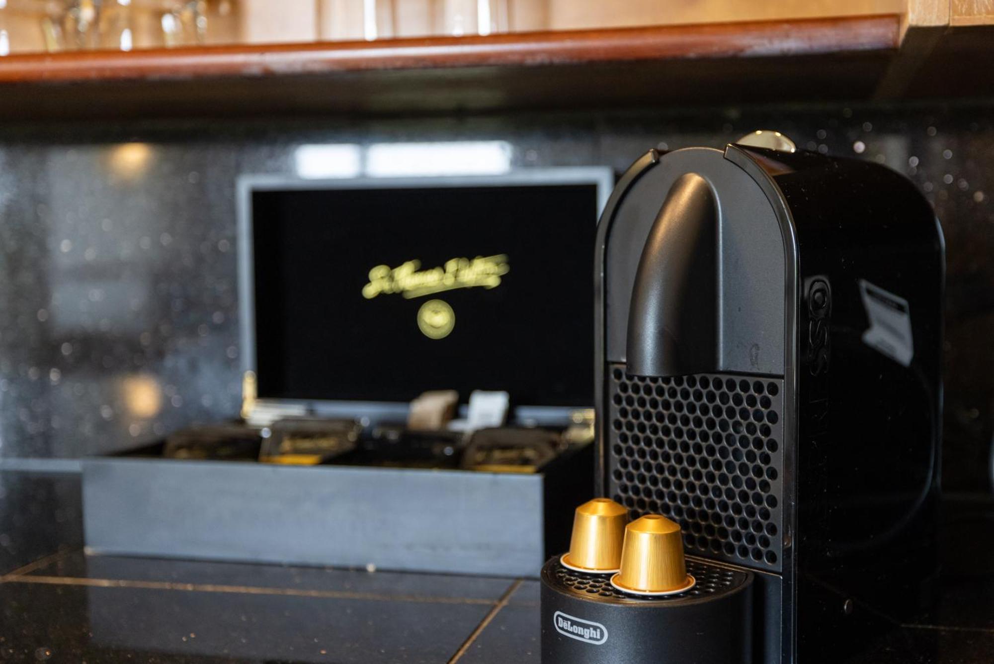 Mindil Beach Casino Resort Дарвін Екстер'єр фото A Nespresso machine