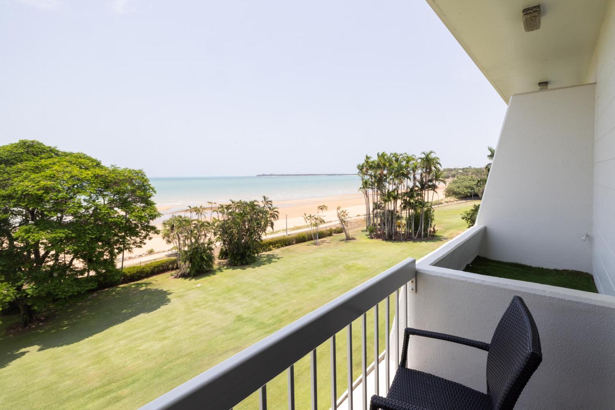 Mindil Beach Casino Resort Дарвін Екстер'єр фото A balcony